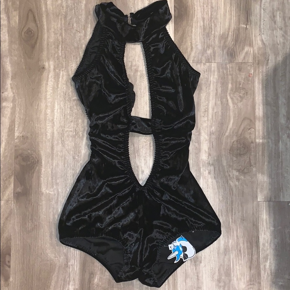 Iheartraves black suede body suit 🖤